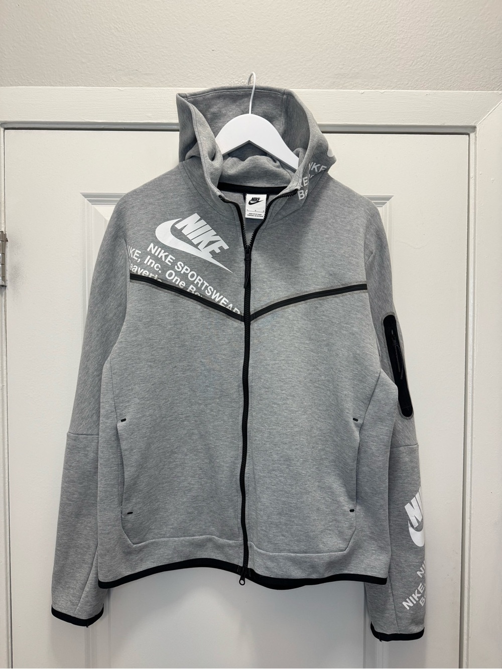 Nike Tech Fleece GraphicFull-Zip Hoodie Grey